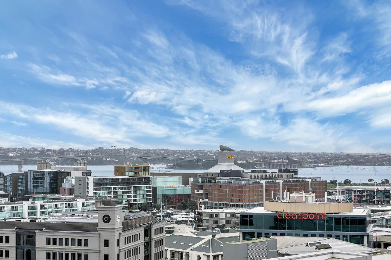Corporates Delight + Roof Top Pool! オークランド エクステリア 写真